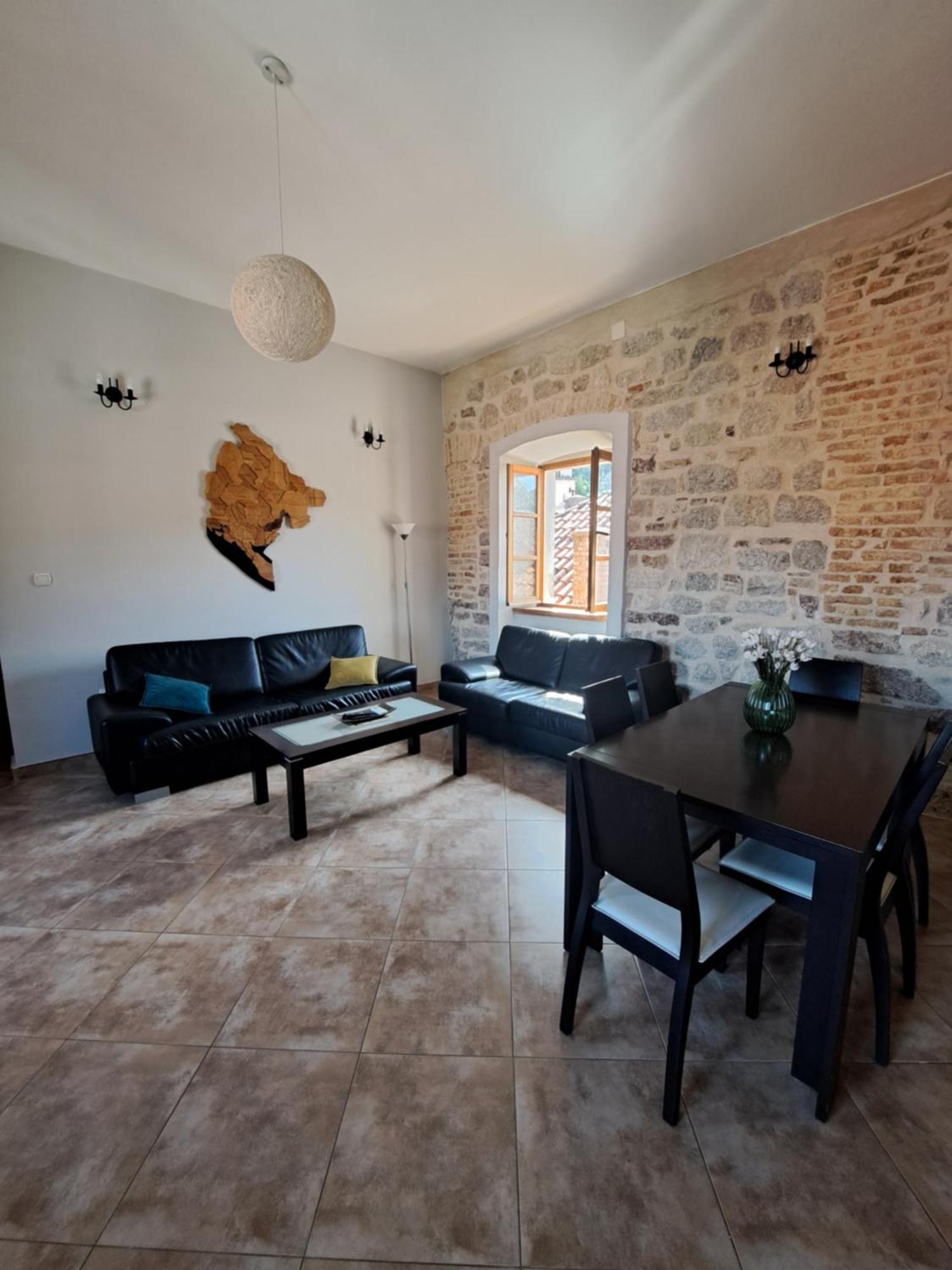 Cozy 2 Bedroom Apartment In Antique Bizanti Palace Kotor Bilik gambar